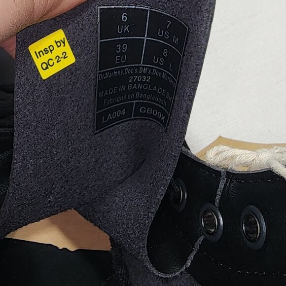 Dr. Martens Vegan Leather ALL BLACK UNISEX US SIZE (7M) AND (8W) - Picture 8 of 8